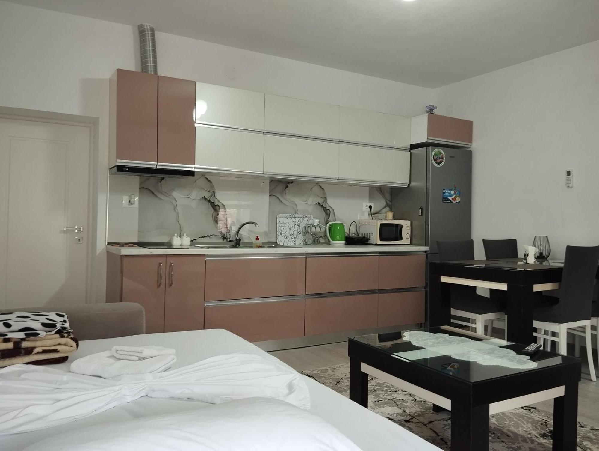 Erteo Guest House Pogradec Eksteriør bilde